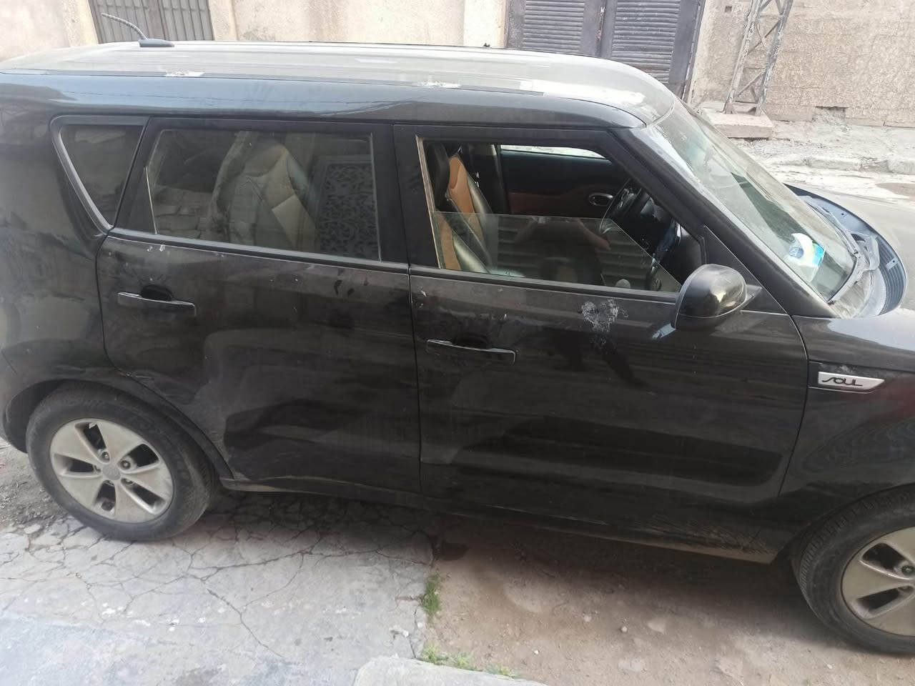 كيا سول موديل 2015  نضيفه  ماشيه ٦٨  المحرك كلش حلو ١٦٠٠  السياره جاهزه مابيهه اي نقص  مابيه ضربه  بس ب الجاملغ صبغ  ماكو اي شي   ***********بالداخل  و الستيرن فول مالتهه بغداد, العراق
