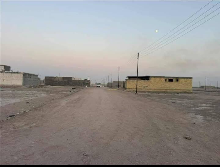 سلام عليكم ورحمه الله توجد الدينا قطع اراضي للبيع اسعار مناسبه جدا 200متر300متر400متر600متر1000متر مع دوانم وبيوت هياكل وبيوت جاهزه السكن مع كافه الخدمات كهرباء وماء وشوارع 15متر و10متر سبيس ومدرسه حديثه ومولد انبيريه طريق ناصرية سيددخيل قرب شريكه نفط ذي قار وعلوه الخضار منطقه الخميسات الاستفسار اتصل على الرقم التالي ***********
