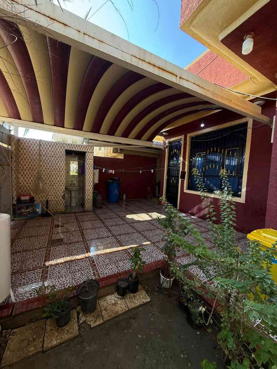 السلام عليكم دار #طابو_صرف للبيع المساحه 220 البيت مرتب ونضيف وصوره من الداخل كامله بل خاص المكان حله أبي غرق حي السلام السعر خاص رقم *********** " الخاص مفتوح
