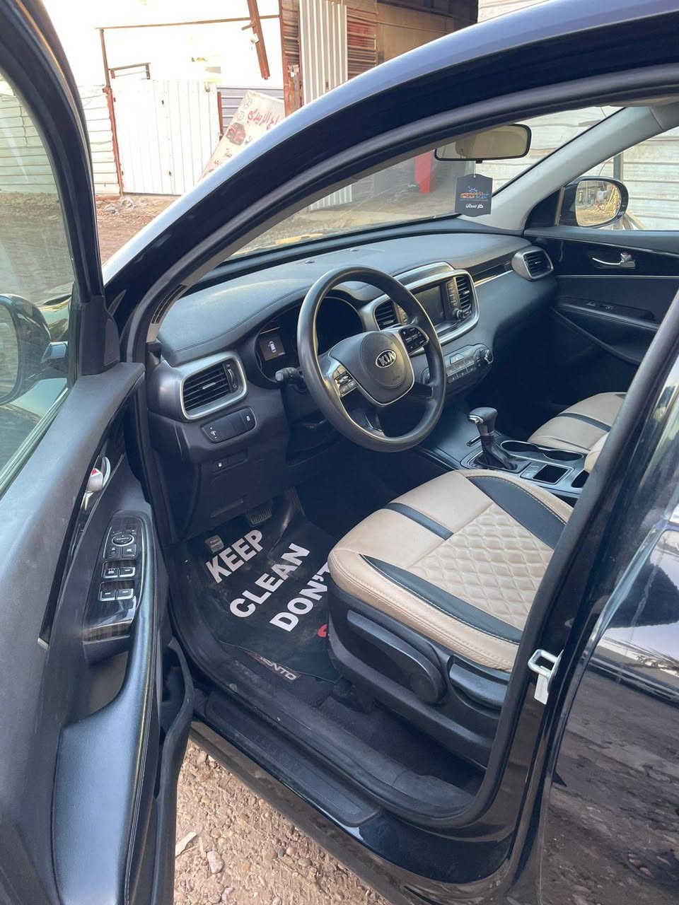 السلام عليكم
سياره كيه سورنتو مديل ٢٠١٩ امريكي
السياره جديده وماشيه ٧٥ الف ميل 
السيار بسمي رقم بغداد الدولي تحويل مباشر 
السياره ٧ راكب قطعتين تبريد
داخل بيجي واسود 
حادث السياره ربع الجاملغ الخلفي وصور الحادث مرفقه
بالمنشور  مكينة السياره اربعه اسلندر ٢٤٠٠ جي دي اي 
السعر ١٧٢ ورقه وبيه مجال
الاستفسار *********** جعفر 
*********** بهاء
السونار مرفق بالمنشور
