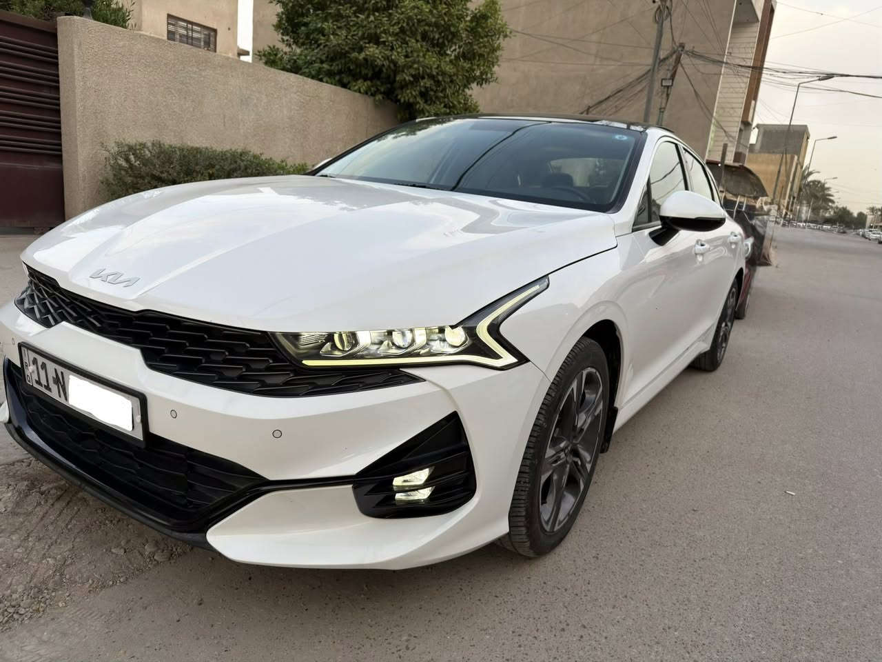 كيا كي فايف k5 2023 محرك 2000 خليجية مجموعة الدولية فول مواصفات 1/1 رقم بغداد الشكل الرياضي بحالة ممتازة جداً. ماشية 15,000 كيلومتر قابل للزيادة
السعر 21,300 دولار

بارد بدون صبغ فقط تكحيل كارت جامرلغ خلفي عكس السائق + رصعة بالجامرلغ الامامي

 سعة المحرك 4Cylinder 2.0L
 مرتبط بناقل حركة أوتو 6 نمر
 عدد AIR BAG 2
 حساسات أمامية
 حساسات خلفية
 لايت زينون 3 عدسات + LED
 كشافات زينون
 بك لايت LED متصل
 بانوراما !!️
 حجم الإطار 235/45R18
 ويل كب 18 !!️
 4 دسك
 قبضات أبواب من الألمنيوم
 اريل نكشتر
 مفتاح التشغيل بصمة
 تشغيل عن بعد
 شاشة Apple Car play
 كاميرا دوارة
 الإنارة الداخلية LED
 المقاعد جلد لون أبيض
 حركة المقاعد الأمامية كهرباء
 الذاكرة ميموري لمقعد السائق
 تتسع المقصورة لـ 5 ركاب
 مثبت السرعة Cruise
 المودات والأوامر الصوتية
 أوضاع القيادة Drive Mode
 فحص أنظمة السيارة
 حساسات ضغط إطارات
 تبريد شاشة
 قطعتين تبريد
 هاند بريك كهرباء
ABS 
Auto Hold أوتو هولد
 ISOFIX ايزو فكس
 نظام مانع الانزلاق
 بردات أبواب خلفية
 إشارة في المرايا الجانبية
 مخرج منفذ الطاقة 
WIFI / Bluetooth / USB 
 تصميم الدواخل ألمنيوم وخشب
 شاحن هاتف wireless

التواصل على الخاص


**إذا كنت صاحب هذا الإعلان وتريد حذفه لأي سبب، رجاءا أرسل رسالة إلى الدعم الفني**
