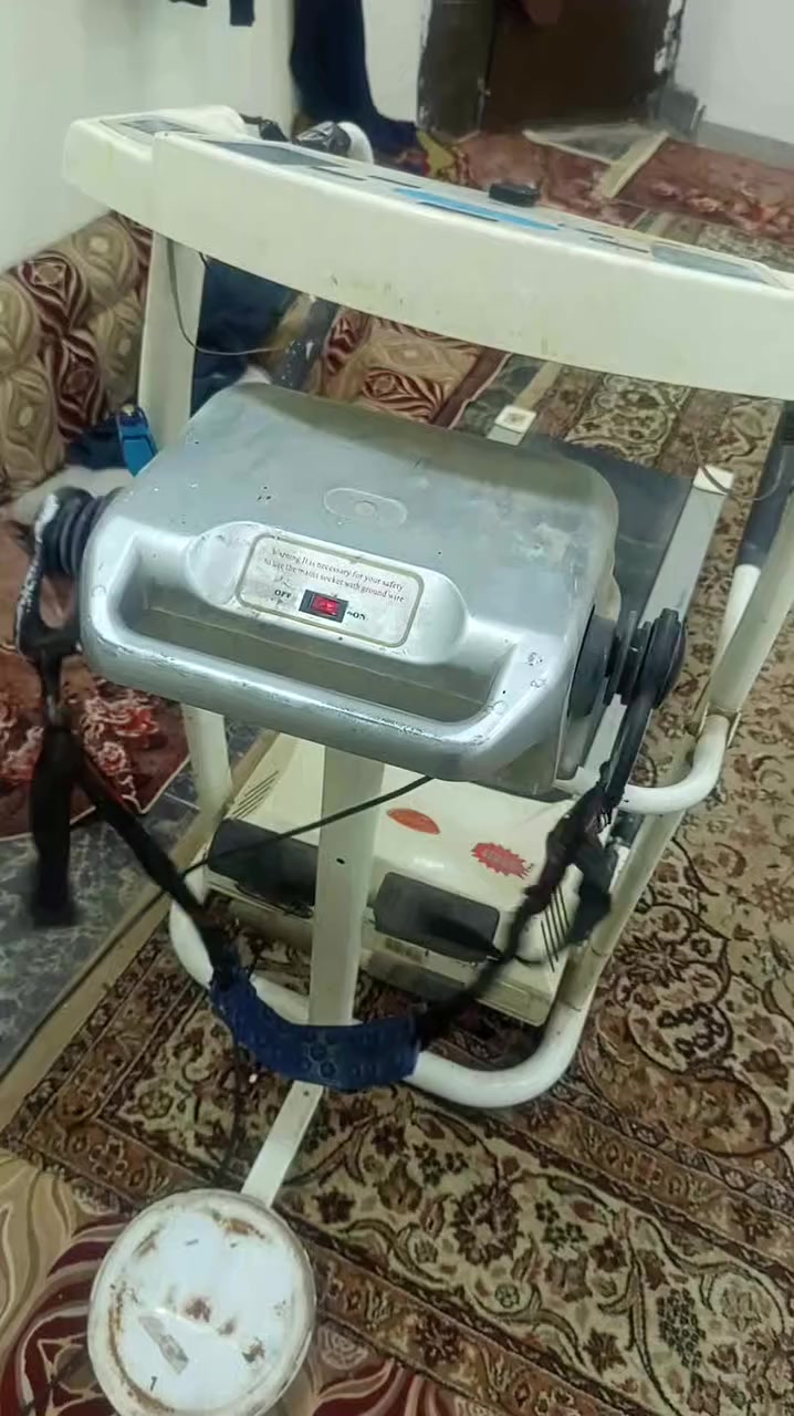 جهاز جري للبيع رياضي بي عطل خفيف بسيط وما اعرف له ما مفتوح الهزاز يشتغل ابيع على هاي وضعيه العنوان كربلاء العابد قرب حديقه النور ***********
