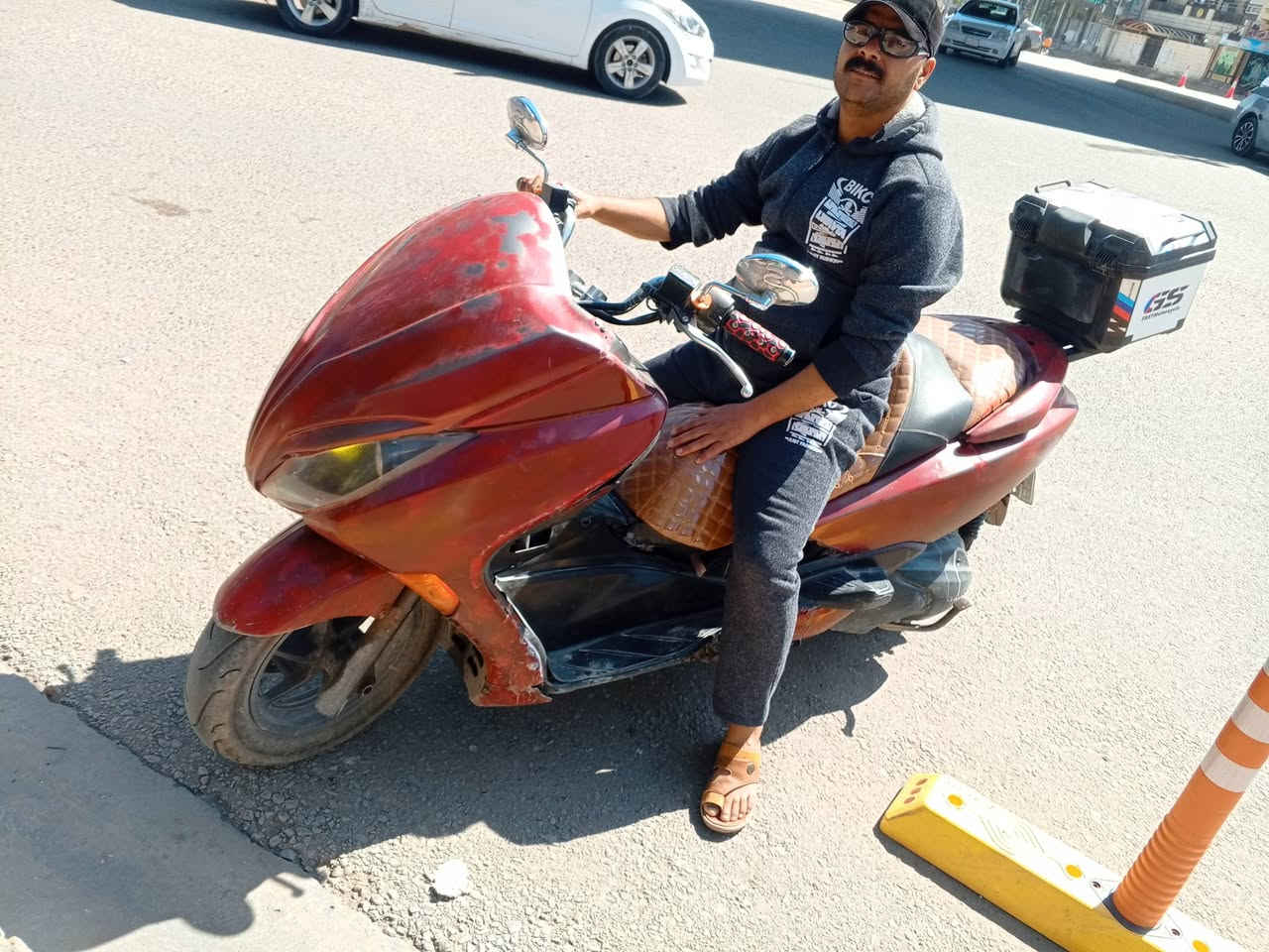 فورزه 10/0 
موديل 2009
مسجل داخله هزاز
بس الكفر تعبان والباقي كله جديد
 كير محرك كهربائيات كله شغال.  سعر ١٤


**إذا كنت صاحب هذا الإعلان وتريد حذفه لأي سبب، رجاءا أرسل رسالة إلى الدعم الفني**