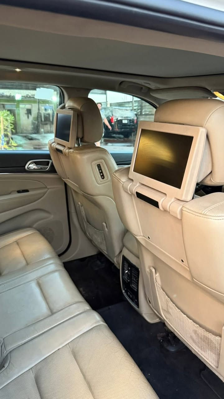 سلام عليكم  
للبيع جيب گراند شيروكي لمتد 19فول مواصفات 
 بيها ثلال مكانات بارد جدا بسيطات السياره 
ماشيه 85مايل رقم اربيل بسمنه
السعر 275$بي مجال قليل
مكان تاجي***********
