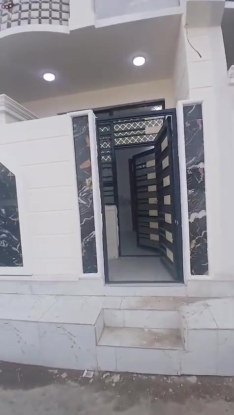 يعلن مكتب الامير للعقار في محافظة كربلاء شارع ابو طالب 
بيت 🏠 🏡 للبيع مساحه ٥٠متر طابق ونص 
العنوان/  كربلاء المقدسة/ /حي ذو الفقار سايدين الجاير 
بناء طابوك جمهوري درجه اولى 
خدمات كامله شوارع ٨م تبليط 
يصلح دار سكن او حسينيه للزوار 
يبعد عن حرم الامام الحسين ع السلام ٤كم وعن طريق الزوار والمشاية ٥٠٠ متر 
طابو زراعي سند ٢٥ إقرار بأسم المشتري مباشر 
للاستفسار الاتصال/  *********** 
السعر /  ٨٠ مليون 
يتوفر لدينا بيوت للبيع بأسعار مناسبة جدا بمختلف المساحات والأماكن 
#كربلاء_مدينة_العشق_والعاشقين
