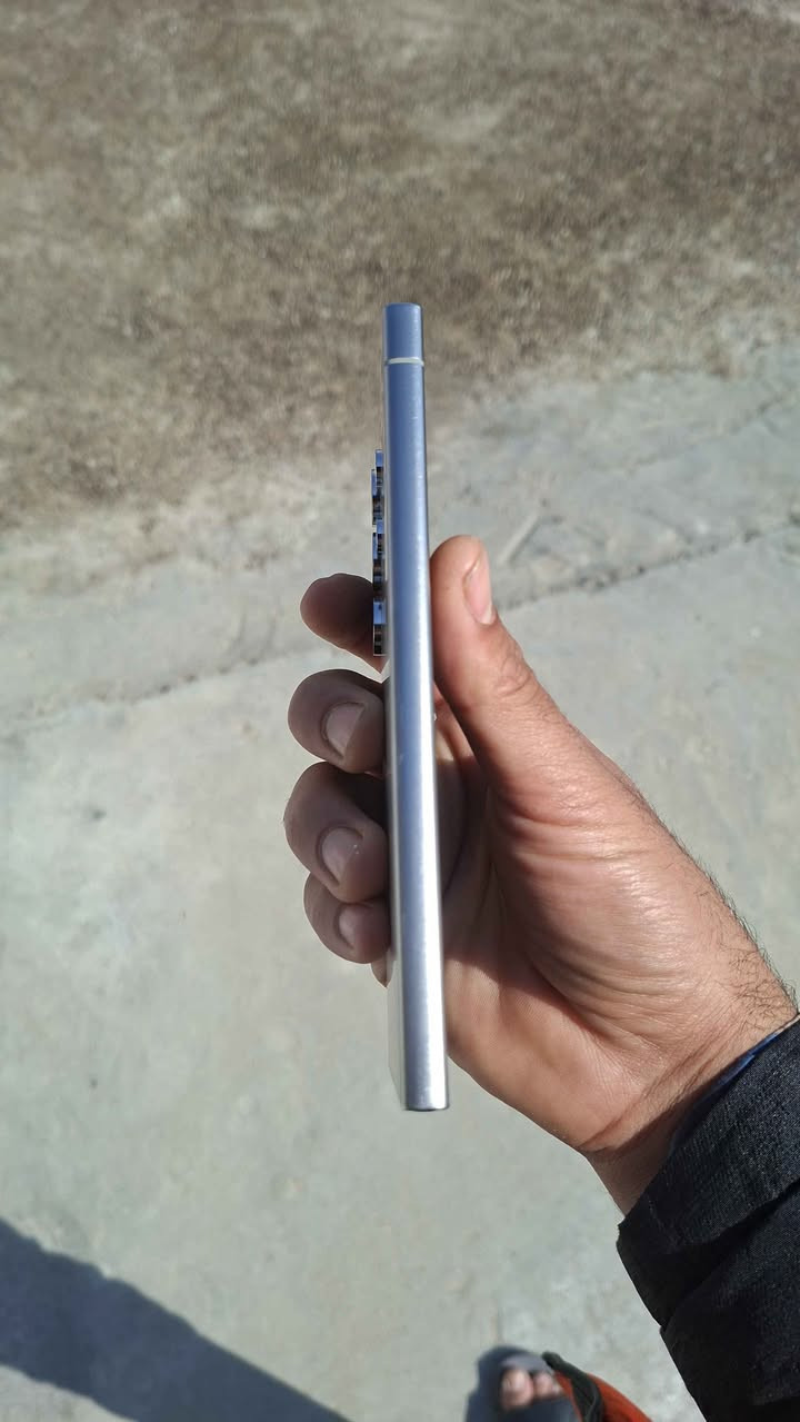 اس 24 الترا ذاكرة 256 العشوائية 12 
كامل ملحقاته كارتون وكيبل وحافظة 
عنوان البصرة كرمة علي السعر 950 وبي مجال رقم #***********# البصرة, العراق
