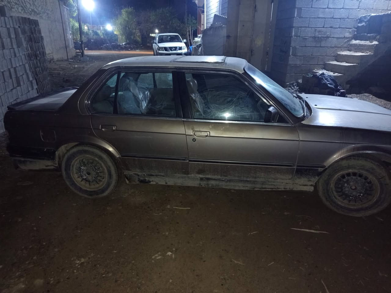 السلام عليكم 
من رخصت مدير الكروب 
للبيع بي ام زعره رقم بغداد مشروع وطني رقم الهاتف ***********
