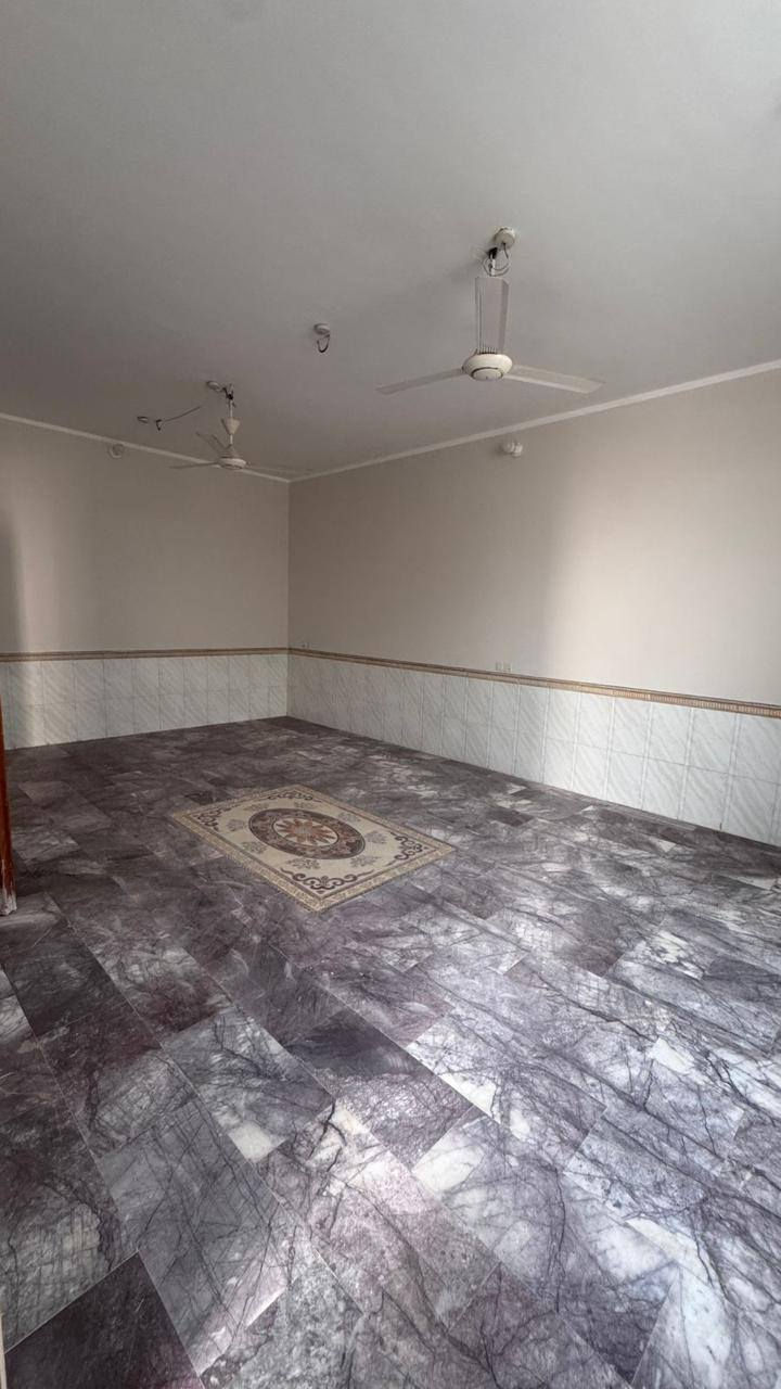 #أيجار_للأغراض_التجارية بيت طابقين بناء كونكريت يتكون من ٤ غرف وصالتين واستقبال وكراج وثلاث مجاميع صحية #عنوانه حي اور خلف مستشفى الامام الحسين شارع بيوت التزاهة الرئيسي. للاستفسار الاتصال ابو جعفر البدري ***********
