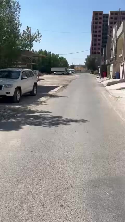 السلام عليكم
بيت للإيجار مساحة 90 متر 
التفاصيل داخل الفديو 
الدوره مدخل اسيا خلف المجمع 
الاستفسار الاتصال ع الرقم 
***********
