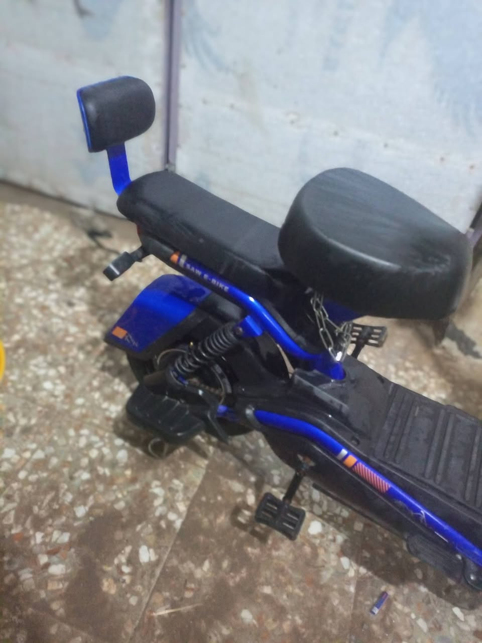 بايسكل شحن (ساونة) بحالة ممتازة للبيع! 🚲🔋
​لكل يدوّر على الراحة والنظافة، متوفر بايسكل شحن من شركة ساونة (Sauna) المعروفة بجودتها، البايسكل نظيف جداً وكل شيء بيه شغال 100%.
​المواصفات:
​البطاريات: يحتوي على 4 بطاريات قوية وعمرها طويل.
​السرعات: 3 سرعات مختلفة لتناسب سياقتك.
​النظافة: بحالة ممتازة وجاهز للاستخدام مباشرة بدون أي نواقص.
​📍 العنوان: كربلاء - حي الإمامين (مقابل حي العباس)
💵 السعر: 350 ألف (وبيه مجال)
​للإستفسار أو الشراء، يرجى مراسلة الصفحة.


**إذا كنت صاحب هذا الإعلان وتريد حذفه لأي سبب، رجاءا أرسل رسالة إلى الدعم الفني**