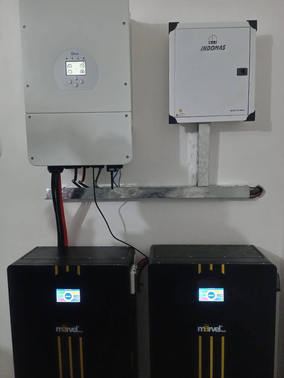 #عروض مميزة مع تخفيضات هائلة

تم بفضل الله تجهيز و  تنصيب منظومة طاقة شمسية لمنزل الاخ ابو عبدالعزيز

صلاح الدين
قضاء تكريت

     16 لوح لونجي 615 واط
انفيرتر من ديا 12 كيلو واط
بطارية مارفل  16 كيلو واط عدد2
  

 م. عامر البشير
***********
حارث البشير 
***********
د. جاسم الحسن 
***********
م. بلال طالب 
***********
