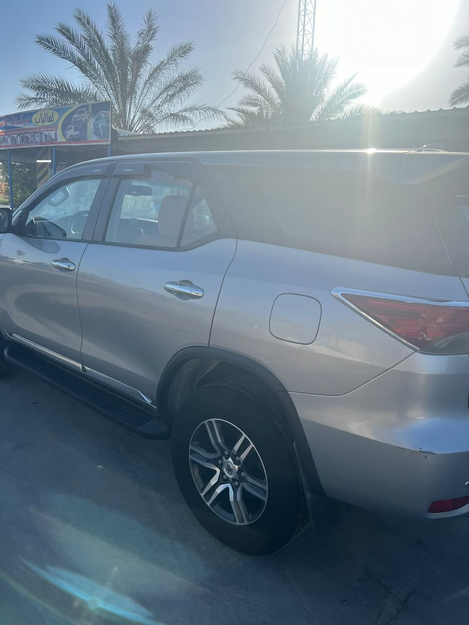 فورجنر 2016 خليجي اللون سلفر ماشيه 290 الف محرك 2700 والسيارة 7 راكب  السياره بيهه فقط ضرر الدعاميه الاماميه وشبر بارد بالجاملغ بسبب طخطخات هنا يمي والسيارة مال بيت وجناي وجاهزة ابد ماناقصها شي مكاني الحلة المدحتيه***********
