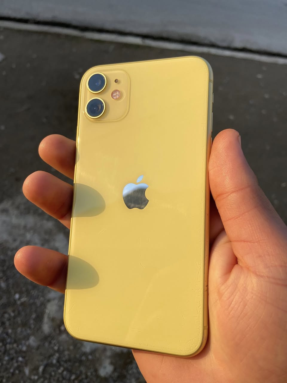 آيفون 11
ذاكرة 64
بطارية 100‎%‎
تك sim 1 
 مبدل فقط بطارية اصلية 
الجهاز شرط جديد
فيس إيدي واكف 
شاشة بلادية شرط 
بيع أو مراوس 
سعرو .220 وبي مجال بسيط
خاص او اتصال ***********
