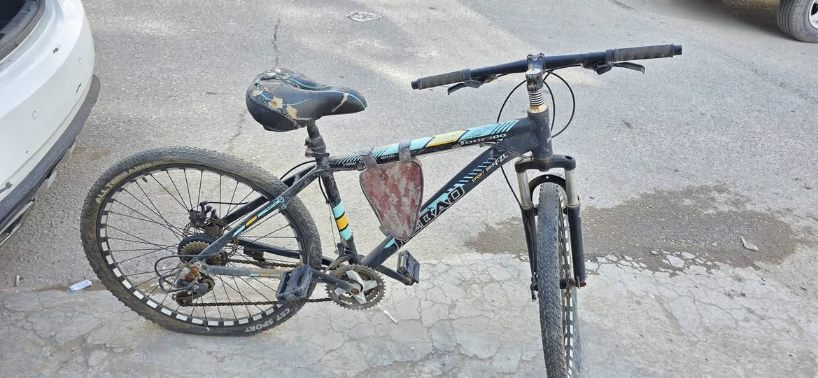 السلام عليكم بايسكل حجم ٢٦ مثل ما موضح بالصور  جان متروك عندي بالمخزن فوك نظافة زين تايرات جدد بريكات تشتغل عرب كلشي ما بيها بس تبديل النمر عاطل 
السعر اخو البلاش والله لان ما محتاجة واريد ابيعة 
السعر ٤٠ الف 
***********
بغداد
