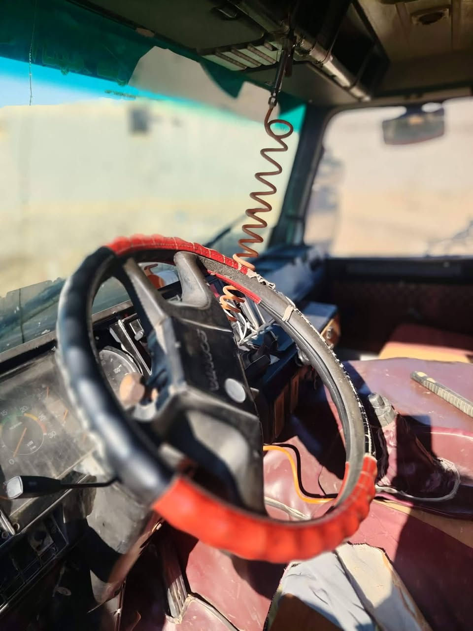 السلام عليكم سكانيا تك موديل 93 للبيع مكينه 6 دي اس ستاندر وكير ٥؟٥ سياره احلى من الصوره سنويه نافذه ٢٧ سعر 140 بها مجال بسيط ***********
