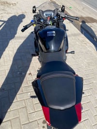 هوندة للبيع    دراجة مكفولة من  لتاير للتاير سعر2100 وبيهة  مجال بسيط ...