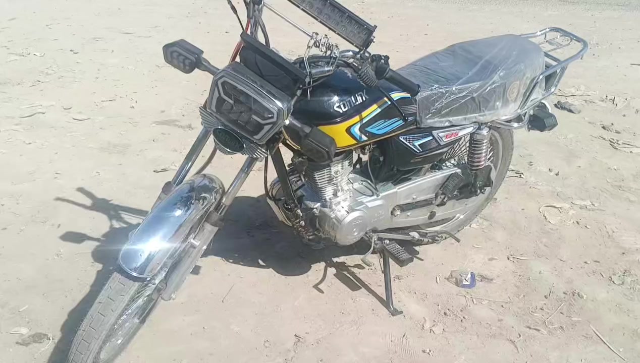 سلام عليكم دراجه للبيع.  مكاني حله عنانه  صارله 20يوم من طالعه من وكيل. .. 800 وبيه مجال حك الجيه ***********
