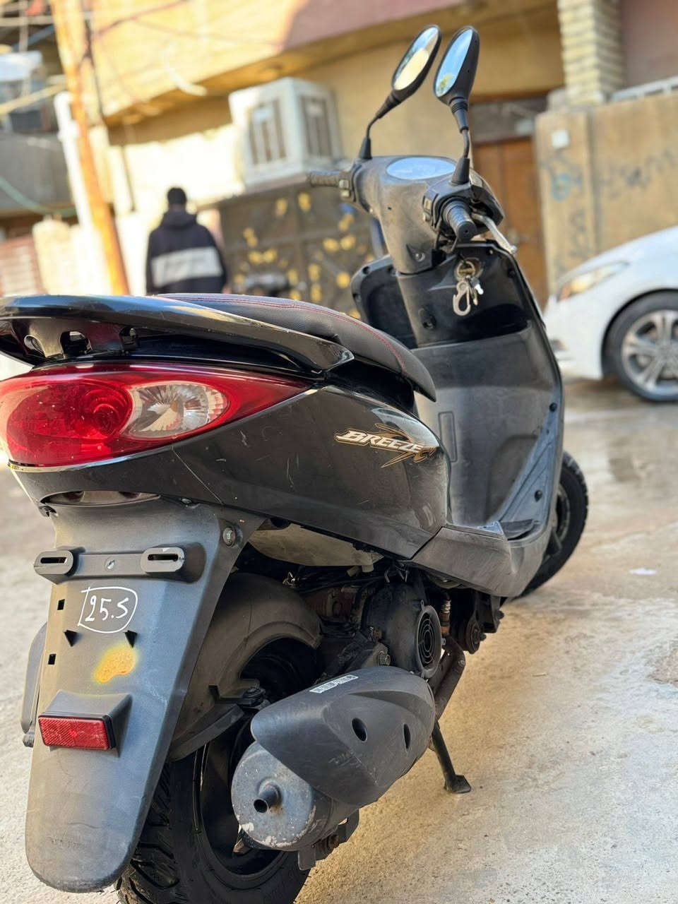 السلام عليكم دراجة بريز نوزل خطين ياباني وبيها هاوزن ودسك امامي اشاير كرستال دراجة مال رمبة صارلها شهر ونص  نضيف كلش ماشيه 32الف دراجة كلها بلادية السعر: 950
رقم ***********
