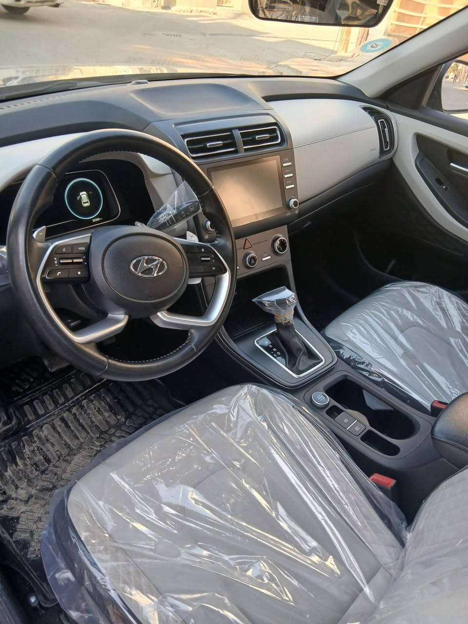 هونداي كرتا جديده  خليجيه ماشيا 20 الف موديل 2023 السياره مكفول كفاله كل السياره اخوان السياره على وظع الشركه جديده كلش فول مواصفات بنوراما بصمه تحكمات حساسات كامره خلفيه بصمه أبواب السياره حلوه رقم جديد هزه جديدة رايدها ١٥٥  ورقه وانشالله بيها مجال موجوده السياره في منطقة السيدية رقمي ***********
