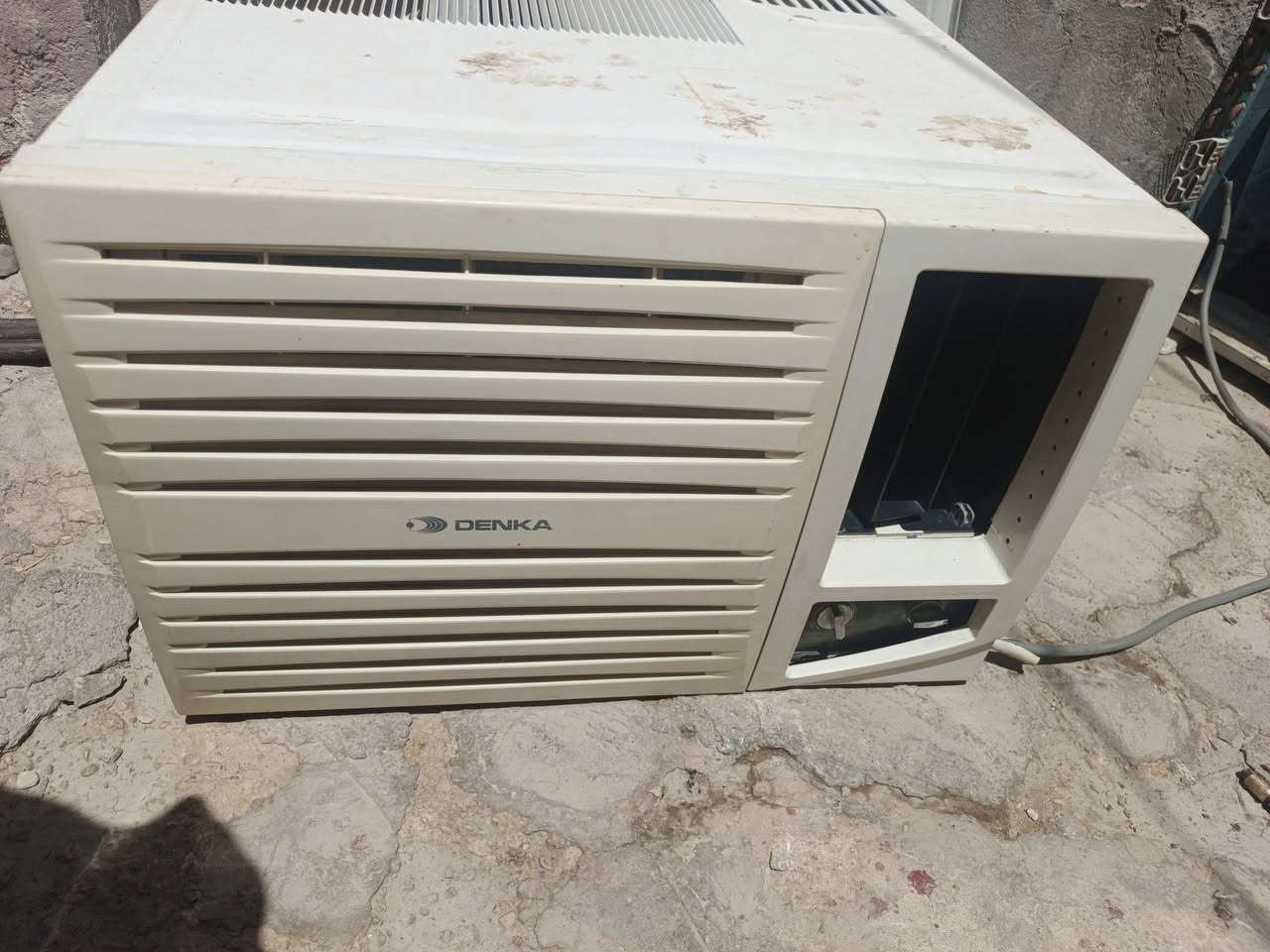 اسلام عليكم سبلت ومكيف للبيع مكاني كربلاء شرط تبريد
سبلت 3 طن نوع جنرال ماكس الاصلي ب٦٥٠ 
مكيف دنكه ب250
للستفسار *********** بي واتساب
