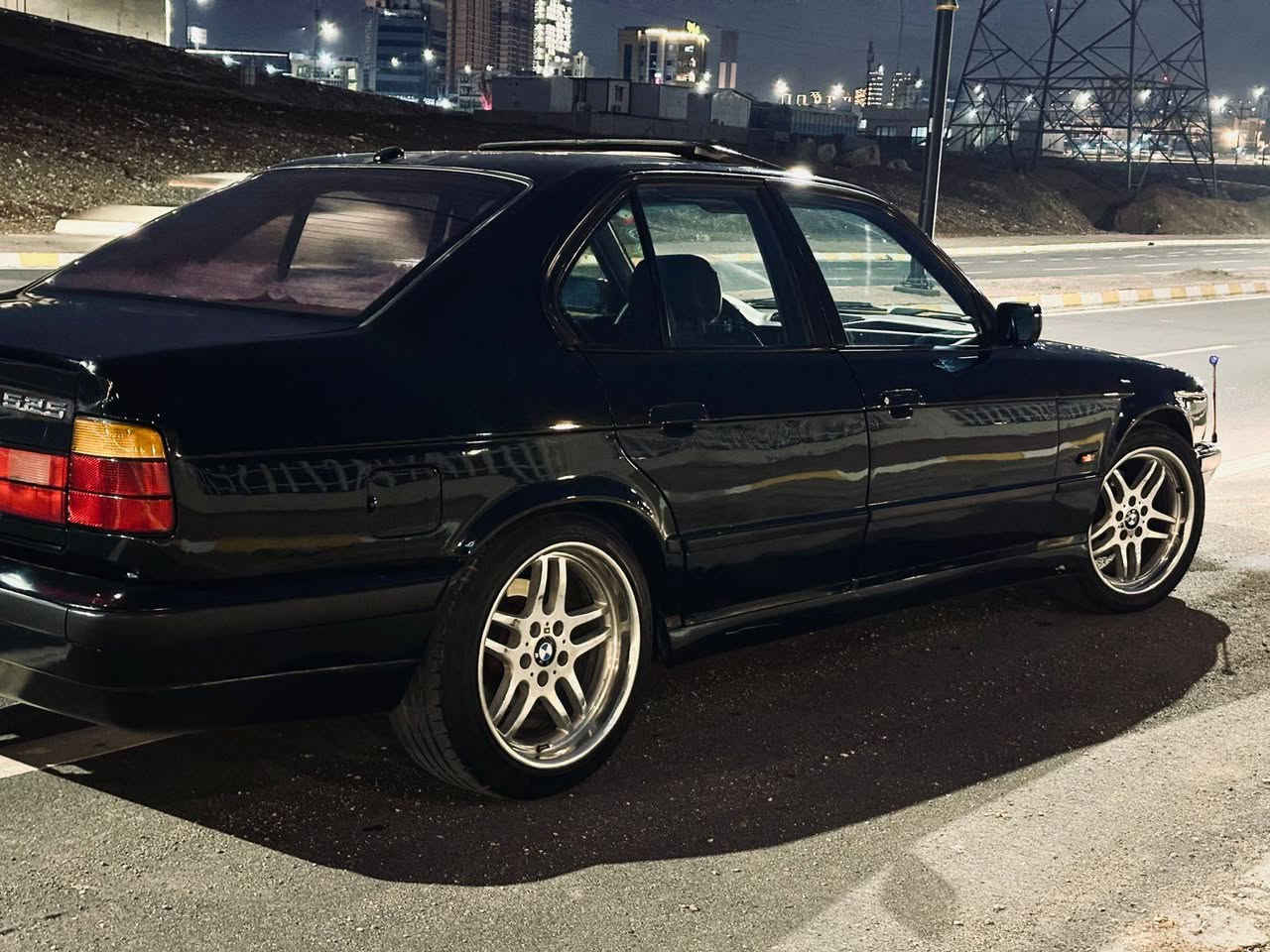 ***********یان ￵*********** 
٤٩ کەمێک مەعاملە 
bmw 1993    525 گێڕ تۆماتیک 
چوار جام کارەبا  
 سلاید
 تەبرید ساردو گەرم بە شەرت 
ناو  فپرمیگا ناو ڕەساسی لۆک داشبڵ بێ تەقیوی بەردرگا لۆک 
 چوار تایەو باتری لۆک 
 لە ڕوو  زۆۆر جوانترە گێرو مەکینەو تەقەو ڕەقە بە شەرت کارەبای گێرو مکەینە بە شەرتی تەرایو فەهسو فیتەر  مەسبوت 
بێ دەعمو لێ دراوی بێ چالو کاڵ بونەوە موسو براوە بە شەرت  ئارمی بلاستیک هەولێرە بە شەرتی ئەوەلیات
شوێن سلێمانی السليمانية, العراق
