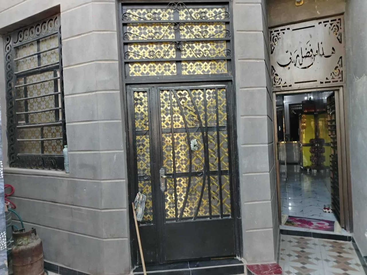 دار ١٠٠ متر شرك بيع مستعجل 
الواجه ٥ النزال ٢٠
البناء جديد طابوق عكادة
استقبال
مطبخ
صحيات داخلية وخارجية
صاله مفتوحة على المطبخ
غرفة نوم واحده
مناور ٢
درج
نقص ستارة فقط 
العنوان الديوانية حي الوحدة خلف مركز حي الوحدة
الارضيه بورسلاين
عالي عن الشارع
السعر ٦٠ مع مجال قليل
للاستفسار أكثر مراجعة مكتب الوكيل التوكل للعقار الكائن في حي العسكري شارع ٣٠ او الاتصال والمراسلة على الواتساب على الرقم ***********
@إشارة
