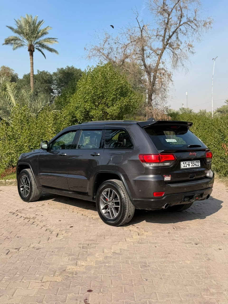 السلام عليكم
جيب ترايل هوك موديل2017

وارد امريكي
 فوووووول مواصفات
فول فول مواصفات جكات رادارات 

ماشيه 114الف ميل 

كير مكينه على وضع الشركه شرط 

الموديل :"2017 . (امريكي) . 
المحرك ". 8v 5700 .
العداد : 114الف ميل  فقط .
اللون : رصاصي 
حادثها : فقط باب صدر نص صبغ 
بدون ايرباك 

المواصفات :
* دفع رباعي 4x4 
* نظام تعليق هوائي (جكات)
* قيادة ذاتية مع فرملة طوارئ
* رادار امامي مع مانع تصادم
* نظام الرؤية الليلية
* تحذير الخروج عن المسار 
* تحذير النقطة عمياء ⚠ 
* تعديل وضعيات مقود السائق 
* مرايا تعتيم ذاتي
* المرايا الجانبية قابلة للطي كهربائيا مع تعتيم ليلي
* سقف بانوراما
* المصابيح الأمامية زنون 
* كشافات الضباب زنون 
* دخول ذكي
* تشغيل عن بعد 
* الصندوق الخلفيي كهربائي 
* ذاكرة لحفظ وضعيات الجلوس للسائق
*غرفة السيارة بالكامل من الجلد مع تطريز خيط احمر
* المقاعد الأمامية كهربائية
* المقاعد الأمامية تبريد وتدفئة
* المقاعد الخلفية تدفئة
* انارة داخلية LED متعددة الالوان 
* حساسات امامية
* حساسات خلفية 
* 5 راكب 
* مانع تصادم خلفي وامامي( فرملة طورائ ) 
* محدد سرعة 
* نظام بريك اوتماتيكي

السعر :(225) وبي مجال بسيط
225ورقة

للاستفسار الاتصال على الرقم :*********** ✅
مكاني بغداد كاظميه
