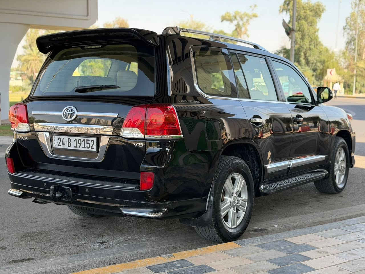 الســلام علـــيكم
لاندكروز   ( 2015 ) VXR V8
فول الفول للاخير 
4 كامرات محيطيه 
اربع بصمات في الابواب
دبلات جوبلس
كشنات كهرباء وتبريد وتدفئه
خزن ميموري ذاكره
ستيرن كهرباء
سستم صوت مرعب JBL
دشبول ليزري 
شاشات خلفيه 
صندوق كهرباء
تشغيل عن بعد
فتحه
كلش هواي مواصفات بيها اعلى فئه بلاندكروز

(مـلاحظه بسيطه السياره بيها جاملغ امامي مبدل فقط)

السياره حلوه وجديدة
ومتصرف عليها ربع دينار

(رقم دهوك) شرط التحويل

الســــعر345

اي استفسار ☎️ ***********

مــكاني بغداد الكرخ📍
