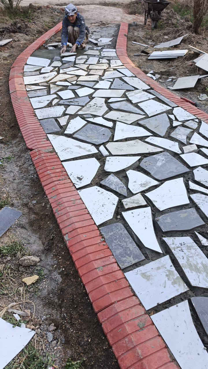 عندما يعشق، الاسطه عمله يبدع.. 🍃
بقايه السيراميك تم جمعها و عمل به ممشه داخل بستان
في منطقة الحافظ 
#تنفيذ_اشراف المهندس الاستشاري مهندس حسنين الطباطبائي 

الخدمات التي يقدمها مكتب الديوان الهندسي 
👇👇👇
#الاشراف على المشاريع 
#التنفيذ للدور السكنية والمباني التجارية
#التصميم الداخلي والخارجي 
#تصاميم الواجهات 
#التصميم الانشائي والمعماري 

للاستفسار يرجى زيارة المكتب الكائن في:
كربلاء _ شارع بيت المحافظ القديم _ مقابل فندق القريشي
او التواصل ع صفحة المكتب او الاتصال على الرقم 👇

***********📞 المهندس حسنين الطباطبائي 
حساب خرائط ومخططات مكتب الديوان الهندسي 
https://www.facebook.com/Eng.Hasnan?mibextid=ZbWKwL
التيك توك
tiktok.com/@hassnan.altabtabe
الانستغرام
https://www.instagram.com/d.one1986/profilecard/?igsh=MjVocjkzOWRlYzFm
التلكرام
https://t.me/+rOmIp0gjsGFkYjcy
