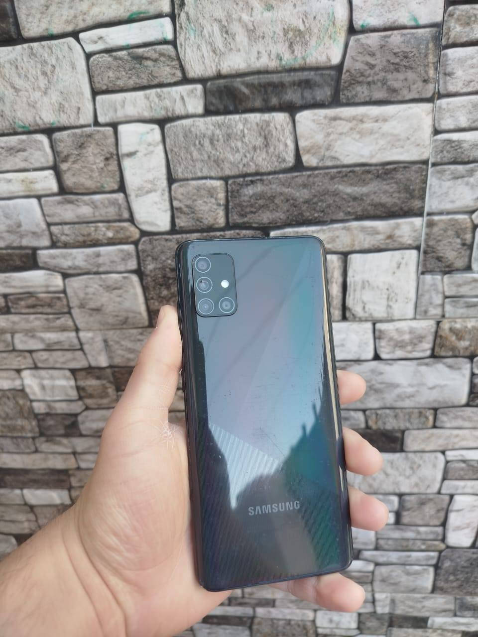 السلام عليكم
a51
ذاكره 128
مبدل فقط شاشه اصليه 
ببجي يشغل 60 فريم 
سعره 80 
مكاني حله شارع 80
رقمي ***********
