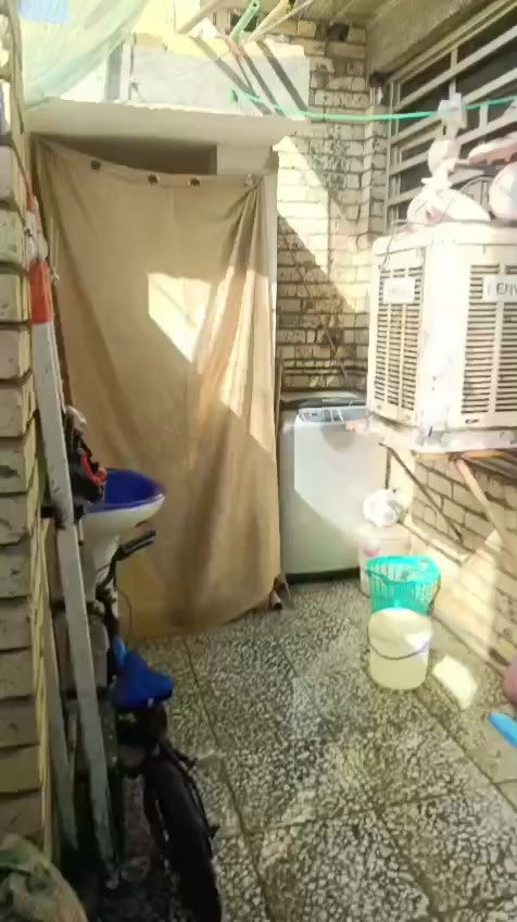 السلام عليكم بيت 63 متر واقع حال 73 بالجريخي ركن البيت شارع المحله بناء حديث 2025 تصميم كويتي السعر 50وبي مجال الاتصال على الرقم ***********
