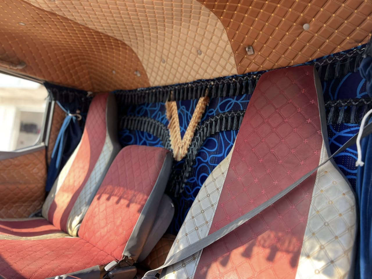 بسم الله الرحمن الرحيم 
1-كنتر للبيع موديل 2012مكفوله كفاله عامه من الصبغ وكير واكسل وتخم تاير صفر محرك بيه صرف ماتبقا مكفوله كفاله عامه شرط التحولين سنويه لل2027
السعر 190رجاا رجاا الموشراي لا يكسر بحلال غيره
لتواصل الشراي فقط ***********
