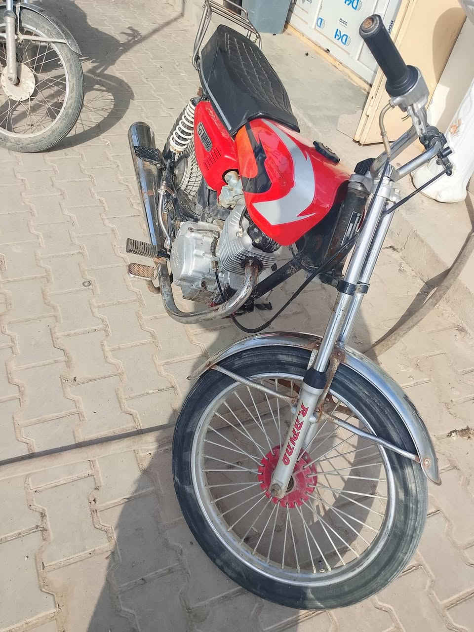 سلام عليكم دراجه للبيع محرك 20 مفتوح سعر 350 مكاني ديالى قرتبه ***********
