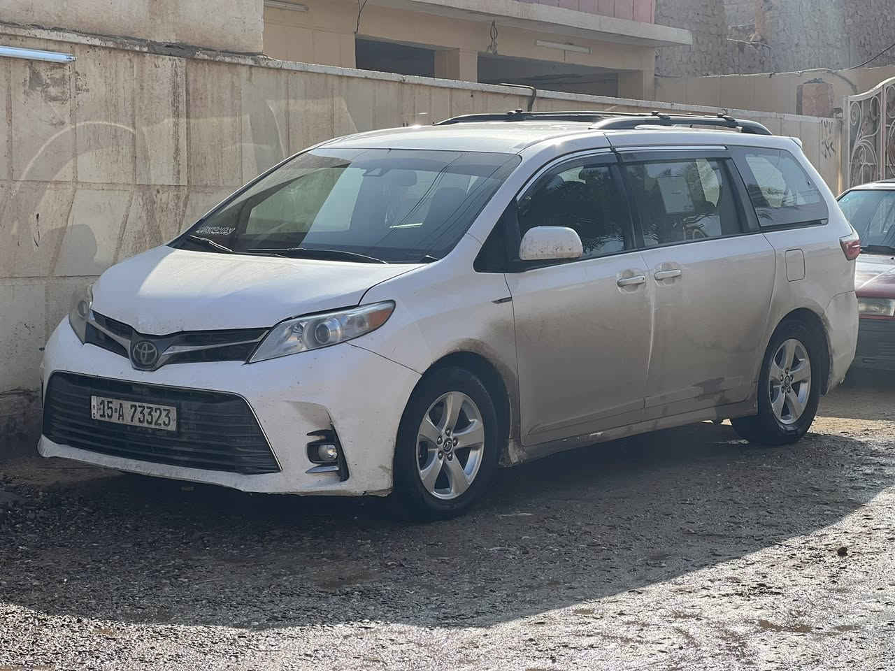 للبيع
تيوتا سينا 2018 رقم أنبار جديد 
موصفات LE حادث جاملغ خلفي وباب صندوك ضرر موضح بالصوره مكان سياره لأنبار  حديثه سعر 200 بيها مجال للاستفسار الاتصال ***********
