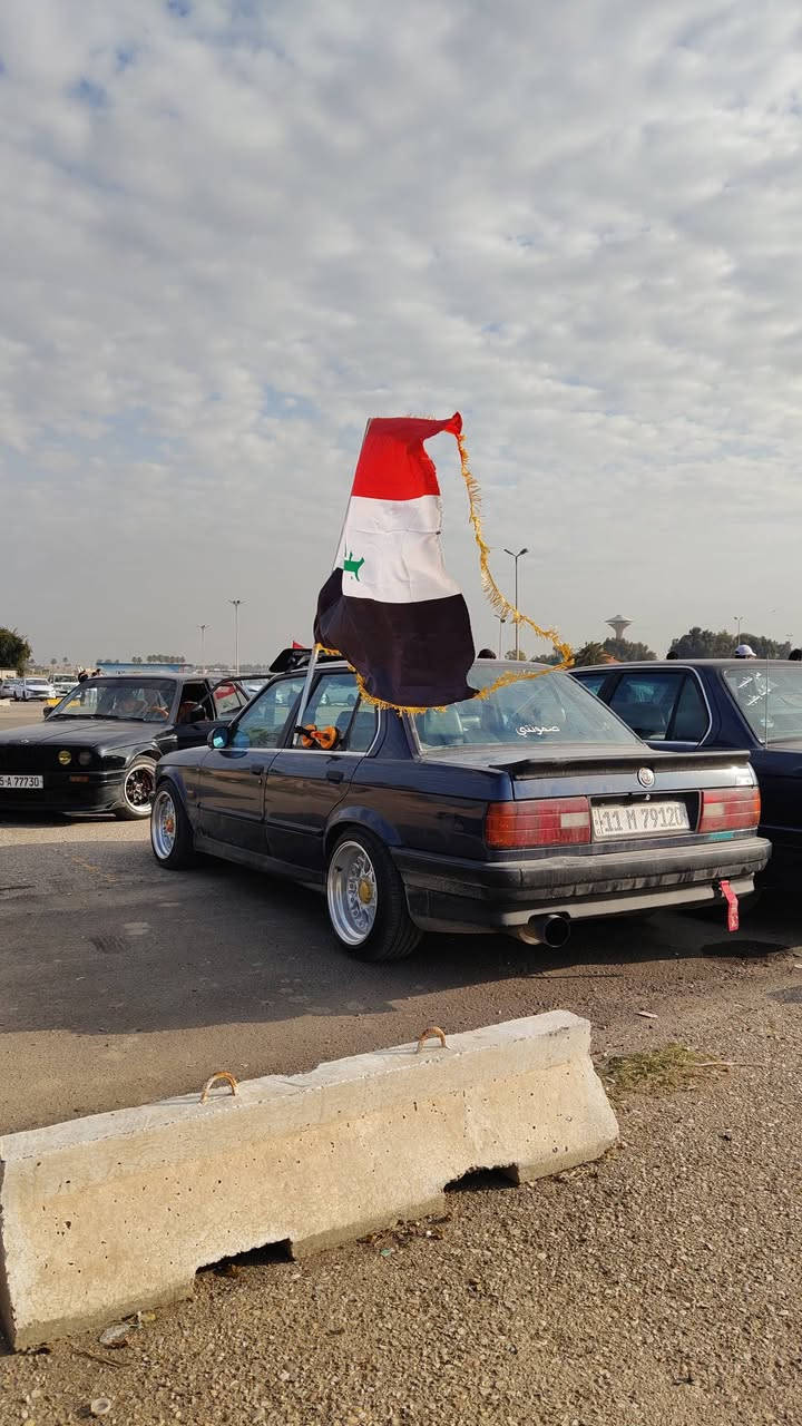 السلام عليكم
325/27 BMW E30  موديل 1990

رقم بغداد باسمي تحويل ثاني يوم 
سنوية نافذة 
صدر امامي خلفي نضيف 
كير zf ومحرك جديد اكسل كاردن بولبرانات امامي خلفي  كله جديد 
منضومة المي والبانزين وبلكات نوزلات كله جديد 
مسويلة ادامة كاملة 

محرك مكفول من نضوح وتبخير 
كير شورت شفت رياضي  

كهربائيات كله شغاله من كلوب صندوك لكلوب جكمجه 

 تبريد شغال 
السيارة جاهزة ترايك للبصرة 

علية اضافات ...

حاجب لايت اصلي 

دوس جانبية ايسي شنايزر

لحية خلفيه ايسي شنايزر 

سبايدر ام تكنك 2 

كزوزو رياضي كامل 

سوارات لدات متغير ع تلفون 

سستم صوت سمعات ودمام اصلي 

تخم تايرات ول ويل 16 تو سايز  جدد قبل شهرين شديتهن 

السياره بدون ضربة وبدون خياسات شواصي مكفولة من الزلغ تجي تفحص وتقتنع يلا تأخذه 

نواقصه سلايت عاطل ودوشمه للتنته 

مكاني بغداد ***********

السعر 58 وبيه مجال جدا بسيط
