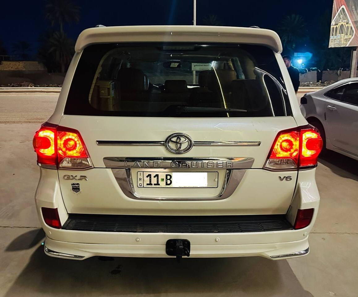 السلام عليكم للبيع لأندكروز جكساره  موديل 2014 ابريم اصل رقم بغداد  بسمي تحويل ثاني يوم
فول مواصفات 1/1
 سلايد رووف فتحه
ماشيه 99
ام الطفايه
حساس امامي.                          
حساس خلفي
بصمه تشغل
بصمه اوبواب 
كشنات جلد اصلي
كشن كهرباء اتلاث حركات
محرك 6 سلندر
تشغيل عن بعد
8 ايرباك 
زراكات لايت 
مري شفط و قلاب 
مثبت سرعه 
سبعه راكب 
ثلاث قطع تبريد 
تحكمات ستيرن كامله 
شاشا كبيره
كامرة دوارة 
وباقي مواصفات معروفه.
ملاحظه: سياره بيهه مكان بارد 4اصابع السعر 384 للاستفسار ***********
