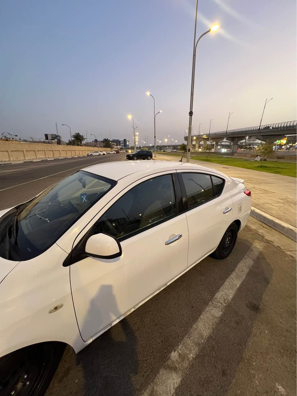 سياره نيسان صني الهندي بليته الزركه مديل 2022 بيه بارد بلمدكر الامامي جهة السايق وصندوق جوه رقم شبر  موضح بلصوره ماشيه65 الف مكينه وكير مكفول  مكاني البصره  السعر 118بيه مجال  الرقم‭*********** Singapore
