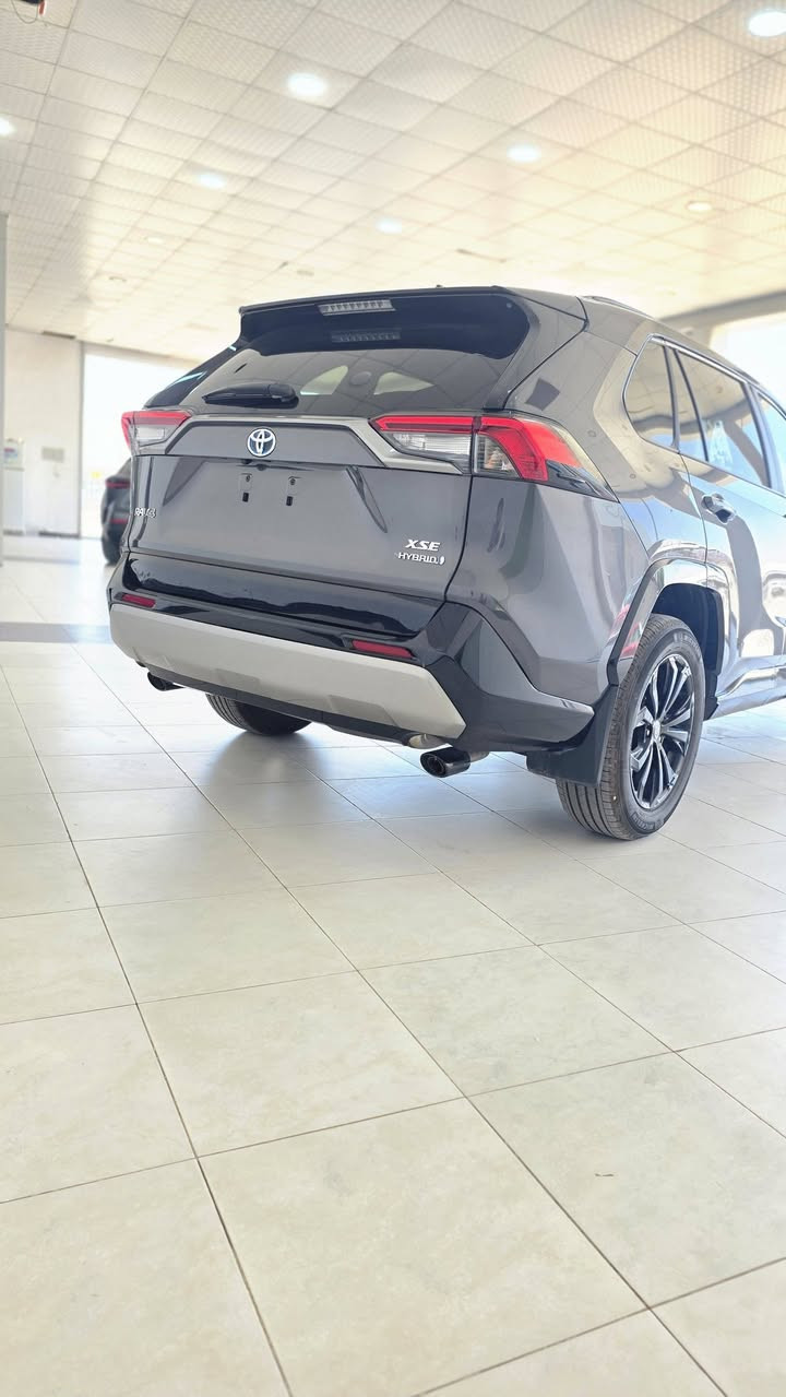 𝟐𝟎𝟐𝟒 𝐓𝐎𝐘𝐎𝐓𝐀 𝐑𝐀𝐕𝟒-𝐇𝐘𝐁𝐑𝐈𝐃 (XSE)
تويوتا رافـــ 4 XSEـHYBRID) : موديل 2024 
اللون : 2colar فيلي وقماره سوده

حجم المحرك : 2.5L (4,سلندر) هايبرد

ملاحطة السيارة ✅ صبغ ربع البنيد وربع الدعاميه 

المواصفات : XSE
فتحة سقف 
دبـــل اكســـل (𝐀𝐖𝐃)
كیــــج الکــــترونــــي
‏‎ابــــواب بصمة
‏‎بصمة تشــــغــــيل 
سيستم سماعات (𝐉𝐁𝐋)
‏‎شاشة كبير لمس
كــــاميـــرا خلفي
كاميرا تسجيل خلفيه
هاند بريك بصمة
اوتو هولد : 𝐀𝐔𝐓𝐎 𝐇𝐎𝐋𝐃
اوتو ستارات : 𝐀𝐔𝐓𝐎 𝐒𝐓𝐀𝐑𝐃
اوتو ستارات : 𝐀𝐔𝐓𝐎 𝐒𝐓𝐎𝐏
رادار امامي (تحديد مسار)
‏‎رادار جانبي (نقاط عمياء)
‏‎رادار خلفي (التحذير من الاصطدام)
نظام : 𝐄𝐂𝐎
نظام : 𝐍𝐎𝐑𝐌𝐀𝐋
نظام : 𝐒𝐏𝐎𝐑𝐓
نظام : 𝐎𝐅𝐅-𝐑𝐎𝐀𝐃
نظام : 𝐓𝐑𝐀𝐈𝐋
مانع انزلاق+𝐀𝐁𝐒
‏‎تحكمات استيرن 
استيرن هيتر
كشنات جلد
‏‎كشنات كهربائي 
‏‎كشنات هيتر
‏‎صندوق شفط كهربائي 
‏‎لايتات ليـــLEDـــد عدسة زينون بيلادي‏
بلاجكتور ليـــLEDـــد بيلادي
‏‎بكلايتات ليـــLEDـــد بيلادي
‏‎ويــــل كــــروم

وبعد هواية مواصفات

تفاصيل اكثر الاتصال على ارقام التالية

☎️ *********** وت ساب

☎️ 00962790958252 عمان _الاردن
#ملاحظه 
#السيارة #واصل #اربيل #رقم #كاتي 
#السعر230
