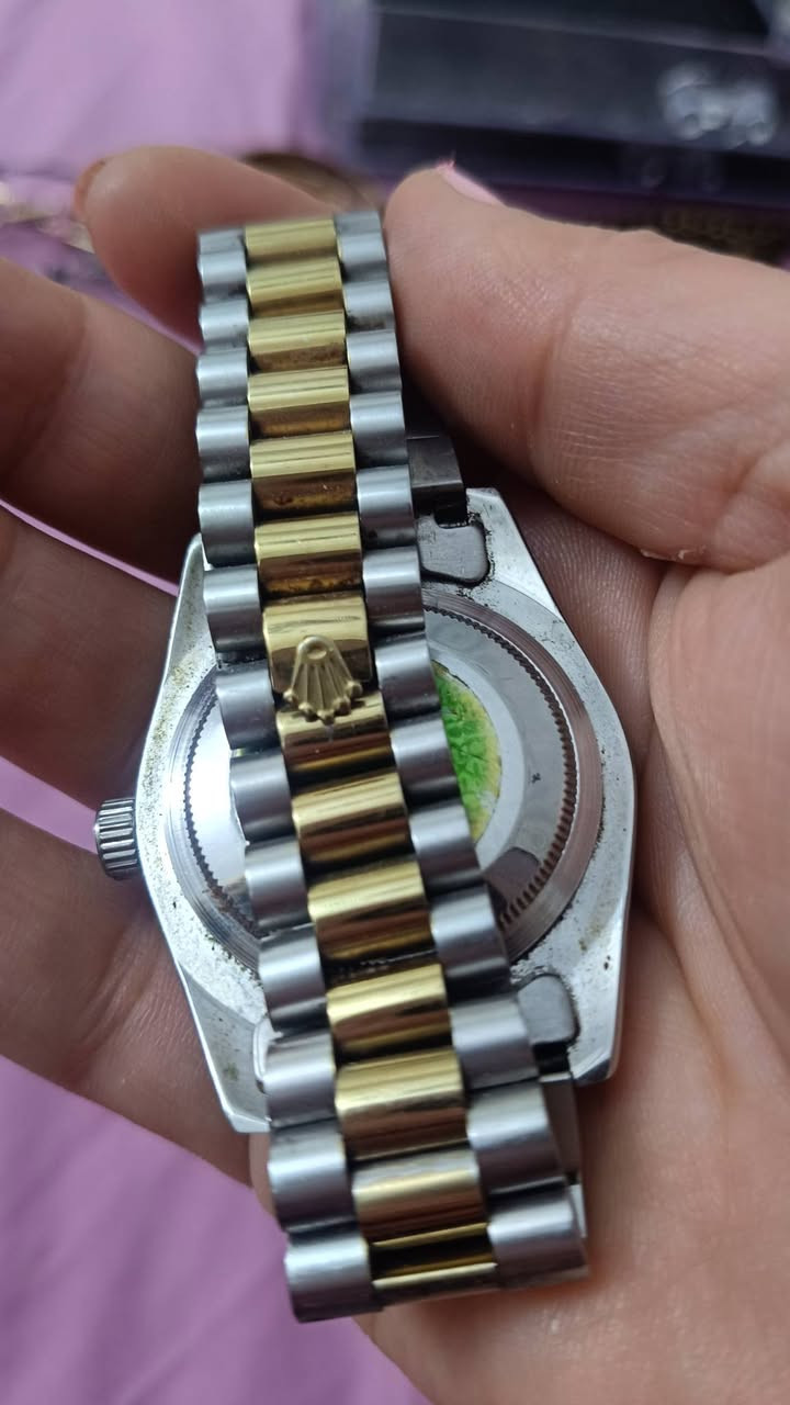 للبيع  ساعة رولكس ديت جست (Rolex Datejust) وتتميز بتصميمها الكلاسيكي


**إذا كنت صاحب هذا الإعلان وتريد حذفه لأي سبب، رجاءا أرسل رسالة إلى الدعم الفني**