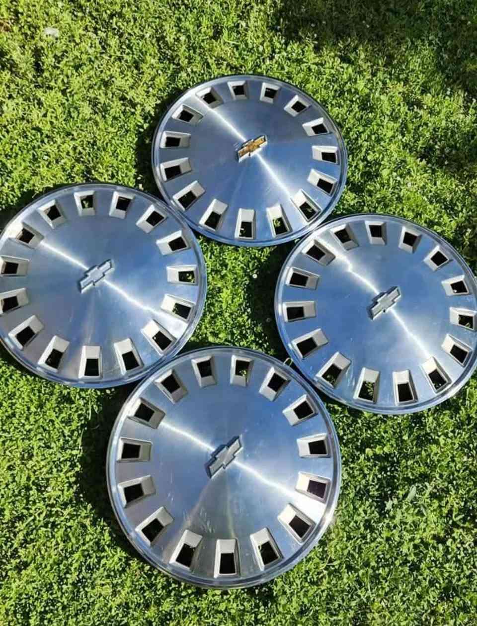 السلام عليكم
من رخصة الادمن المحترم 
كبات سلبرتي العدد 4 
نضيفات كلش
السعر 140 و بيها مجال بسيط جدا
للتواصل خاص موجود او على الرقم ***********
