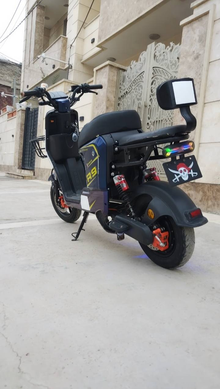 السلام عليكم دراجه شحن نوع R9 
موديل 2025 الحديث لون مميز 7 الوان 
5 بطاريات كبار الاصلي 
الدراجه نضيفه  استخدام قليل

لايت زنون ثلجي عالي ناصي اشاير وكهربائيات كله شغاله سرعه 99 تحتوي على 4 نمر سرع
 قفل ستيرن جهاز انذار مانع للسرقه تشغيل عن بعد بصمه وسويج 
وياه شاحنه الاصليه 

العنوان بغداد
السعر 375 الف وبيه مجال للطيبين 
للاستفسار ***********
