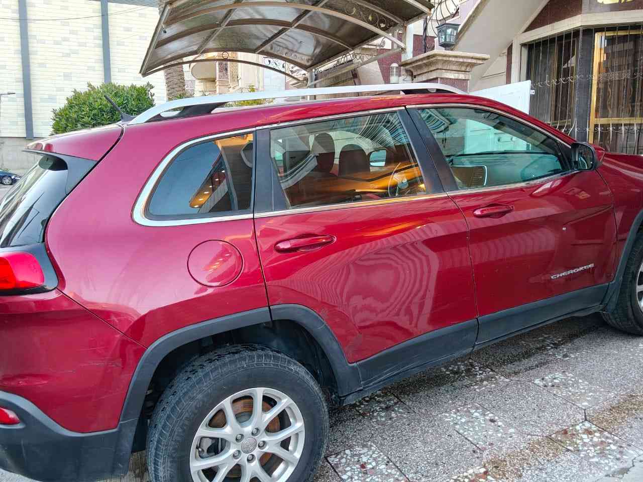 جيب شيروكي بزون 2014 أمريكي
المشي: 71 ألف

سيارة مرتبة ونظيفة، استخدام حلو 
كلشي واضح ومبين بالصور (السونار موجود بالتفصيل)

 السيارة تحتاج شغل ترتيبات خفيفة
وكل النواقص والحادث موضحة بالصور بكل صراحة
 السعر: 90 ورقة

 رقم الهاتف: ***********
الموقع: بغداد
