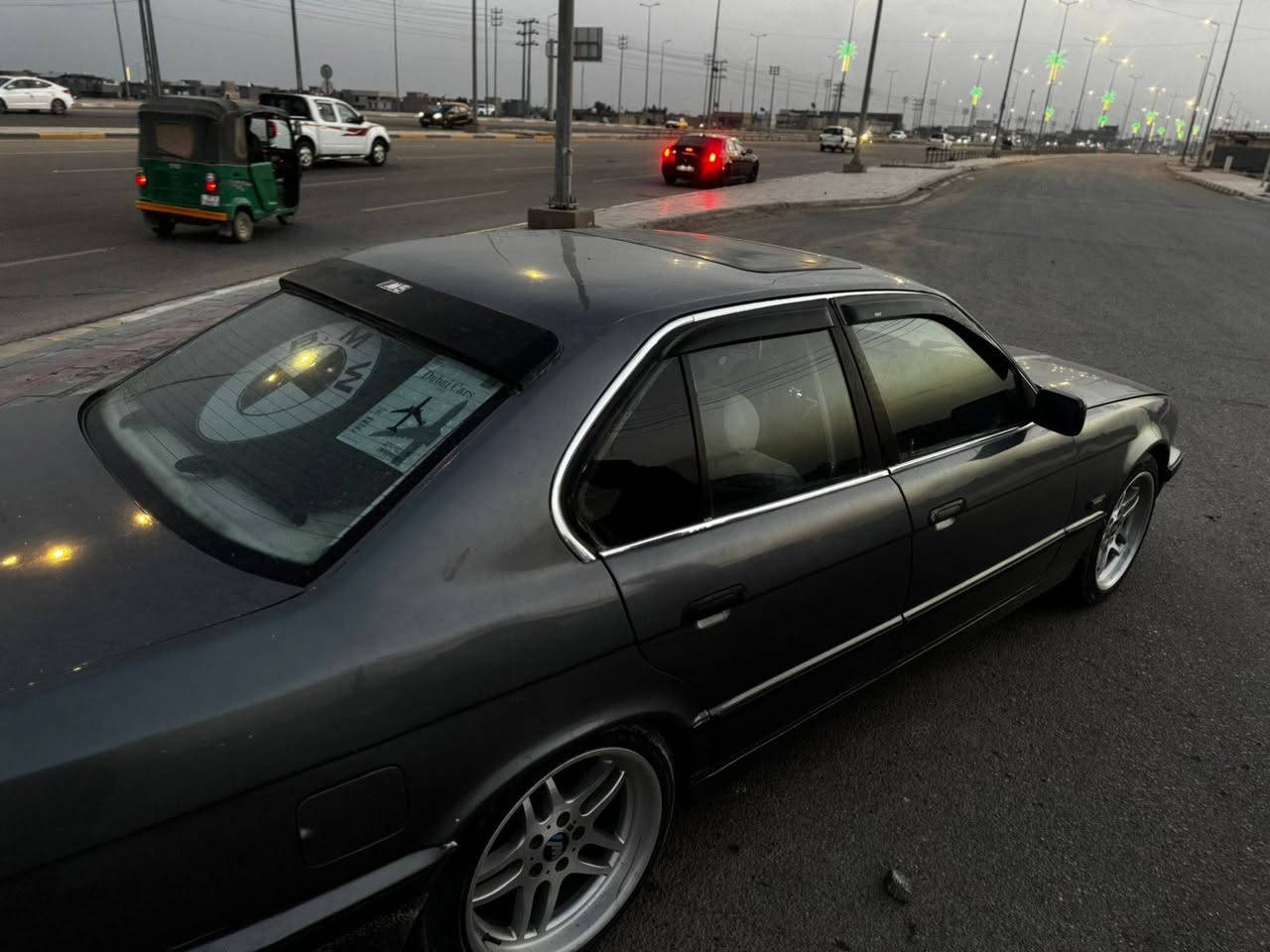 bmw موديل 1991 525 مسكر عدل 
سياره باسمي رقم دولي 
صبغ حزام بيه طخه بجاملغ اليمنه
كت كامل m سياره كلش نضيفه ومابيها نقص
سنتر لوك .سستم صوت .فتحه . كير. محرك حداديه  كله جديد 
سعرها 65مكاني كربلاء 
***********
