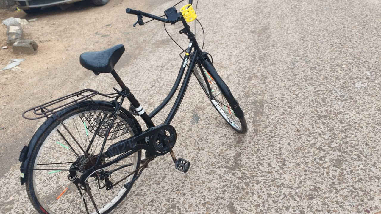 السلام عليكم عندي بايسكل حجم 26 البايسكل امانه الله جديد ونظيف حيل يعني مو شلون مكانن بي طخه بالويل الخلفي ودائره مال زنجار صغيره كلش يعني اي صبغ تتكحل وبي كير ست سرعة وتجي ويا  كاسحه السعر مالته 85 وبي مجال للشراي بسيط الشراي يجي خاص


**إذا كنت صاحب هذا الإعلان وتريد حذفه لأي سبب، رجاءا أرسل رسالة إلى الدعم الفني**