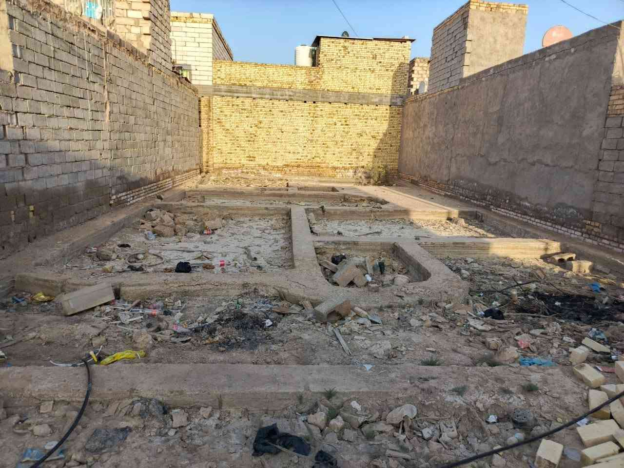 السلام عليكم قطعه مساحته ٢٠٠ متر بكاع علي الحامي خامس فرع من يم البزل وسعره ٦٠ للاستفسار الاتصال عله ***********
