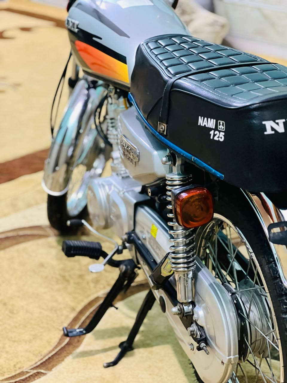 نامه اصلي 23 طالعه بل 25 من نوفل
اوراقه اصليات وكاملات مكان رميثه 
دراجه مكفوله من كلش كلشي شغاله 
مو عربانه دراجه نفس لي بصوره 
مكينته جيله 🚀
***********
