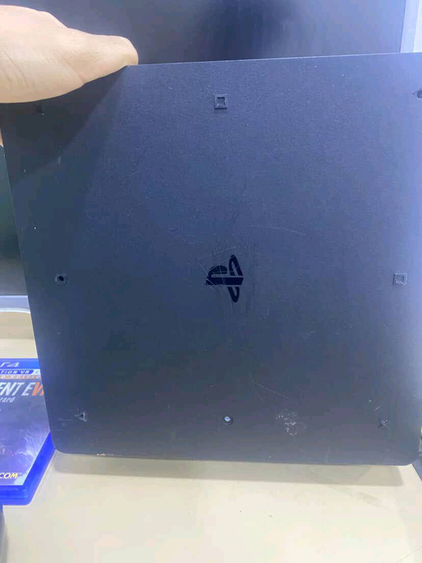 ابلي فور للبيع 
جهاز مفتوح مصلح "باور سبلاي فقط وموجود صوره القطعه المستبدله وتجي ويه جهاز ، جهاز شغال 100% نضافت جهاز 90% لان بي شخوط من جوه شخوط  ما ئثره ع جهاز يجي ويه جهاز جويستك عدد 2 ويجي عدد الاعاب 8 واثنين اقراص 
6 بل جهاز ويجي ويه واير اجدي و الكيبل مال الكهرباء مال البلي والكارتونه مال البلي وجهاز قابل التهكير تحديث جهاز 
12.52 المساحه 512 سعرها 250 بي مجال للشراي 
موقعي البصره ابو الخصيب حمدان 
للتواصل *********** وتساب وتصال موجود