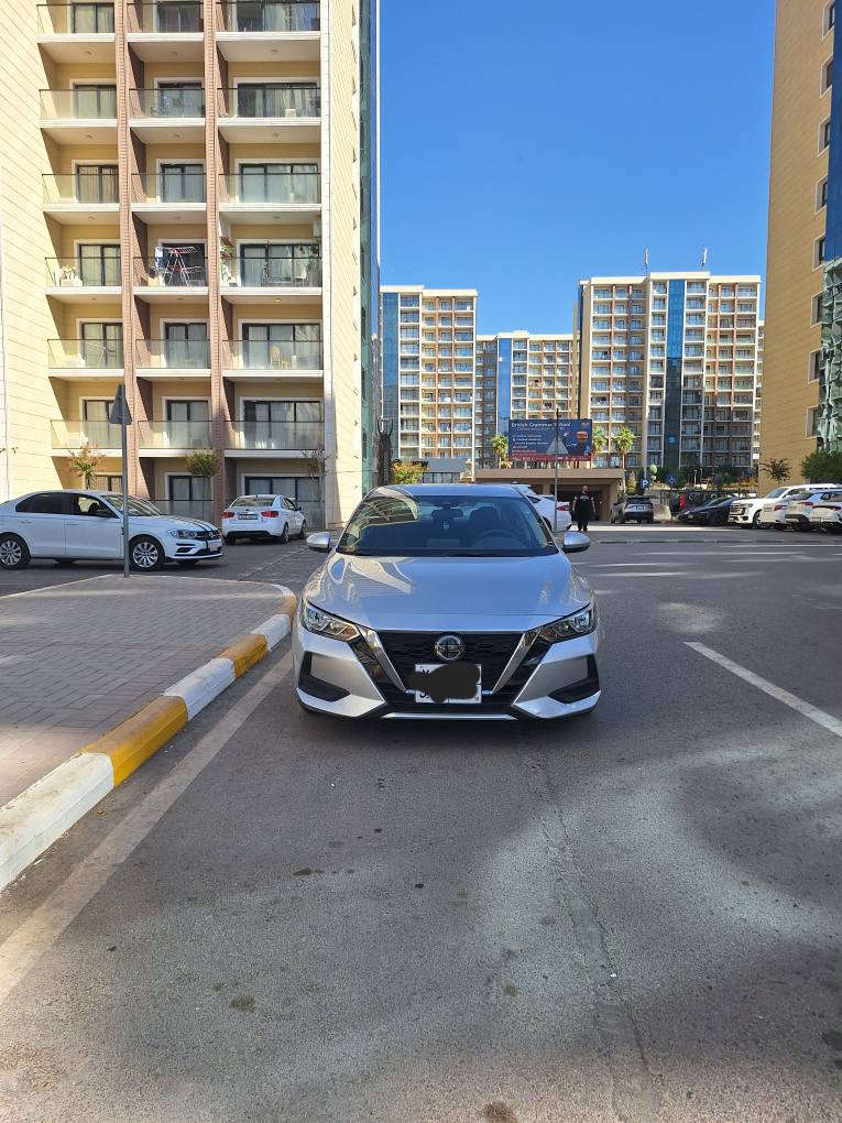 للبيع سيارة نيسان سنترا موديل ٢٠٢٠ وارد امريكي لون سلفر فول مواصفات عدا الفتحة مواصفات SV السيارة بي بابين وجاملغ خلفي صبغ  و الباقي مكفول ماشي ٥٣ الف فقط كير و محرك مكفول و ما مفتوح حجر صالنصة و الرادار موجود سنوية جديد رقم جديد زينكة مدفوع هزة جديد يعني ربع دينار مصرف مابي بسمي السيارة شرط التحويل و الوكالة 
مواصفات 
بلاجكتور 
ويل كروم اسود 
حساس 
رادار ٣٦٠ درجة 
بصمة أبواب + تشغيل 
كشنات جلد 
داخل مشمشي 
كشن جك 
تحكم ستيرن فول + تحديد سرعة 
٤ جامات كهرباء + مراية كهرباء 
أنظمة قيادة ECO + NORMAL 
شاشة كاربلي + كامرة دوارة 
شاشة اعطال (ديجتال) 
تحكم بالاضواء الداخلية 
كير اتوماتيك 
محرك ٢.٠ دوش 
و بعد مواصفات هواية مكان سيارة اربيل سعر ١٢٥ و بي مجال بسيط رقم موبايل اتصال او واتساب
*********** أربيل, العراق
