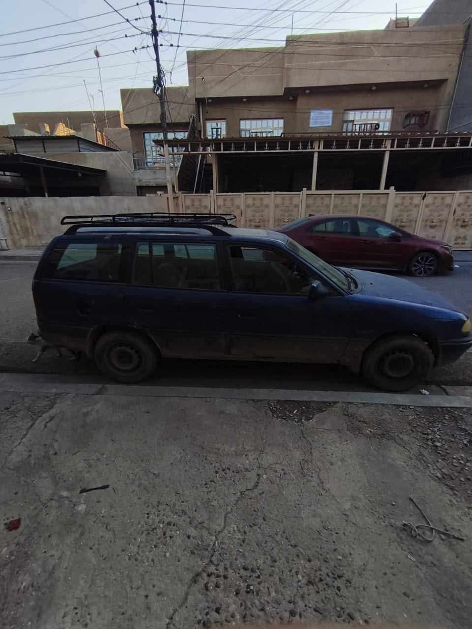 السلام عليكم
 اوبل استرا استيشن للبيع السعر ٢٥ مال كراب يرادلهة تبديل دوسات بيهن خياسات مكينه ٤ سلندر ١٦٠٠ مكينه حلوة وكير عادي جيد السيارة ابيع شوف العين والاتصال على الرقم *********** بغداد, العراق
