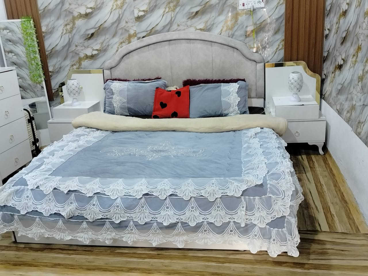 غرفة للبيع  8 قطع 750وبيها مجال قليل المو شراي لايتعبني


**إذا كنت صاحب هذا الإعلان وتريد حذفه لأي سبب، رجاءا أرسل رسالة إلى الدعم الفني**